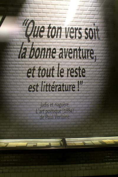 Poésie sur demande dans le métro parisien